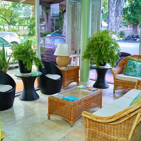 Tropical Sunset Beach Apartment Hotel Saint James Kültér fotó