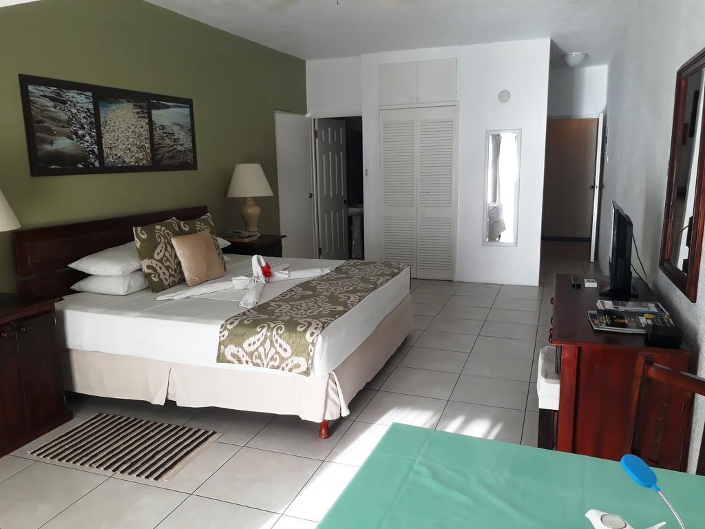 Tropical Sunset Beach Apartment Hotel Saint James Kültér fotó