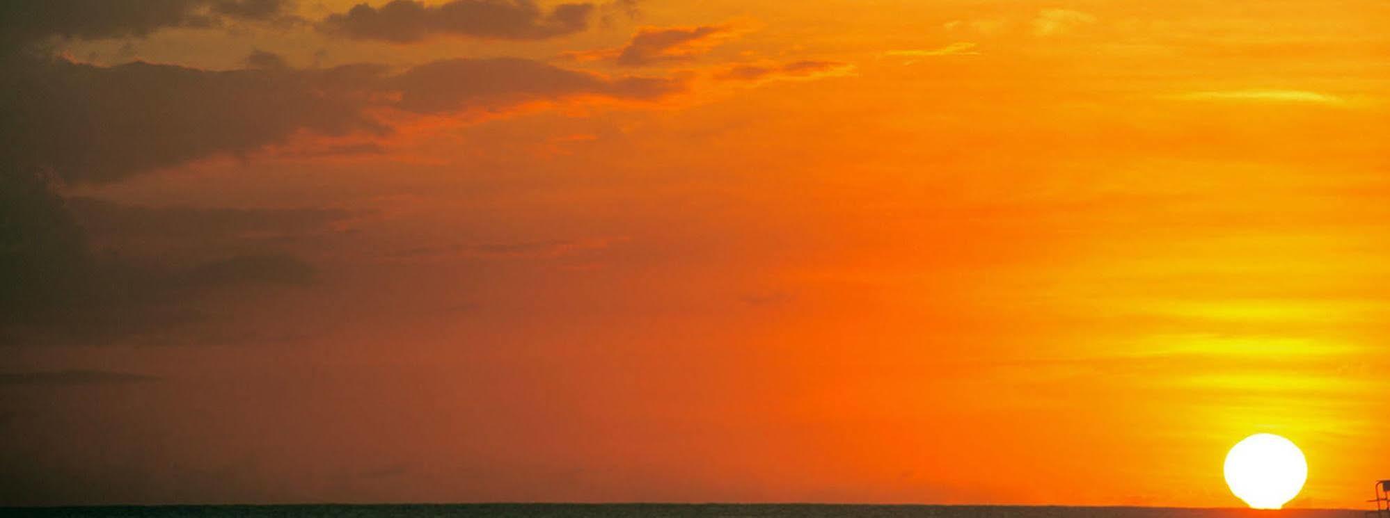 Tropical Sunset Beach Apartment Hotel Saint James Kültér fotó